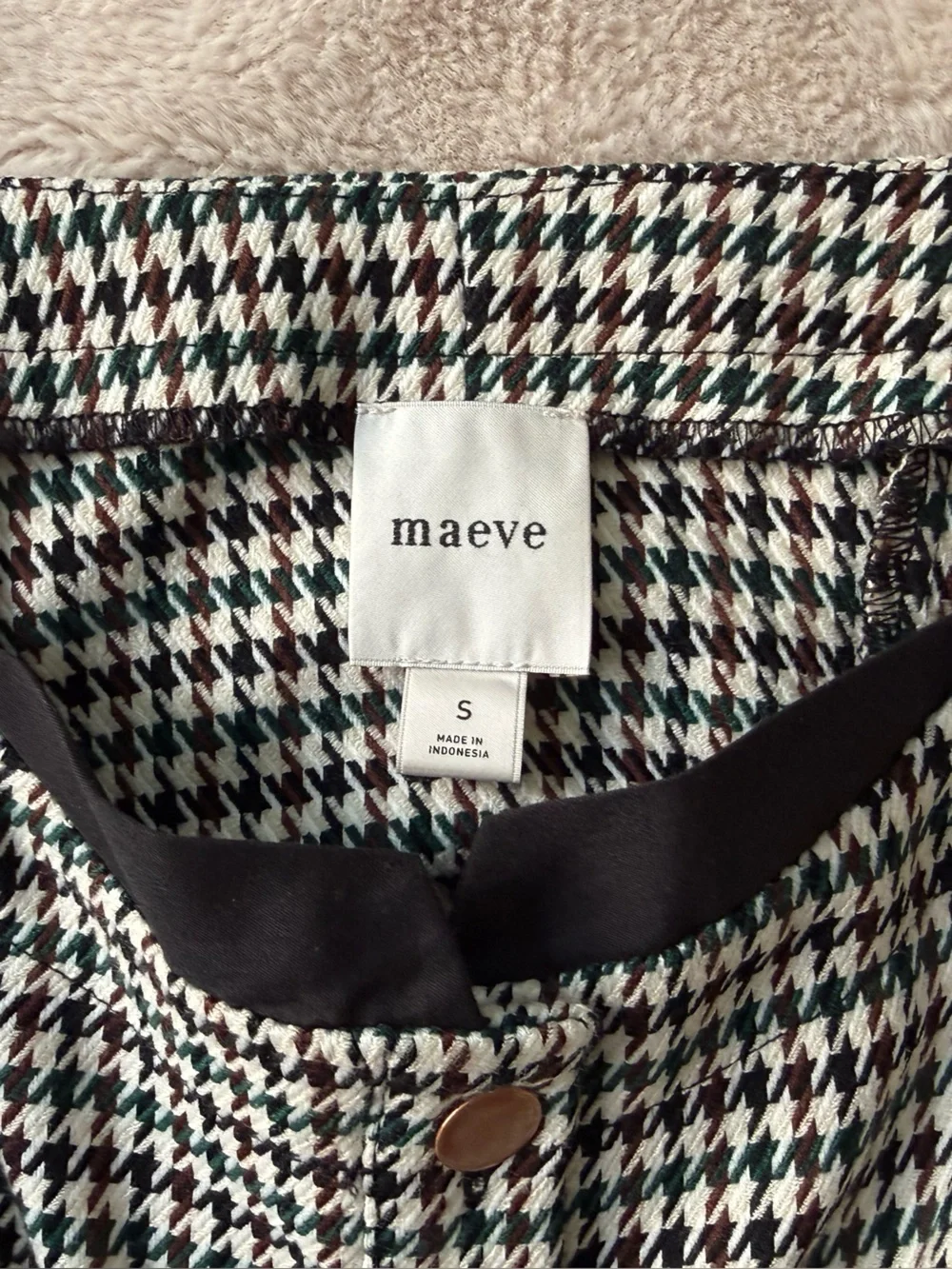Anthropologie Black and White Houndstooth Button-Front Cropped Top - Picture 8 of 12
